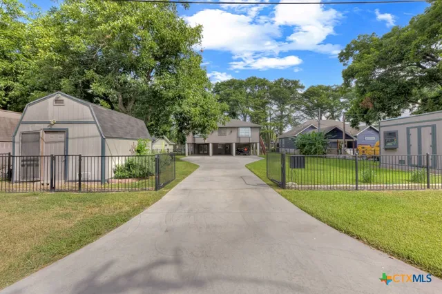 $1,194,999 | 1321 East Zipp Road, New Braunfels, TX 78130