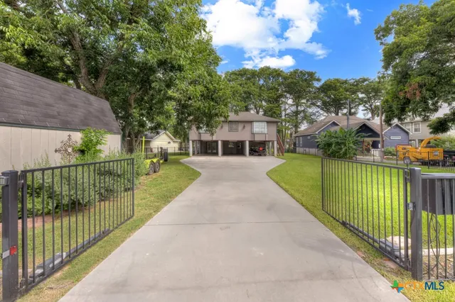 $1,194,999 | 1321 East Zipp Road, New Braunfels, TX 78130