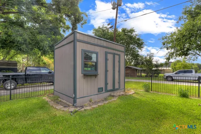 $1,194,999 | 1321 East Zipp Road, New Braunfels, TX 78130