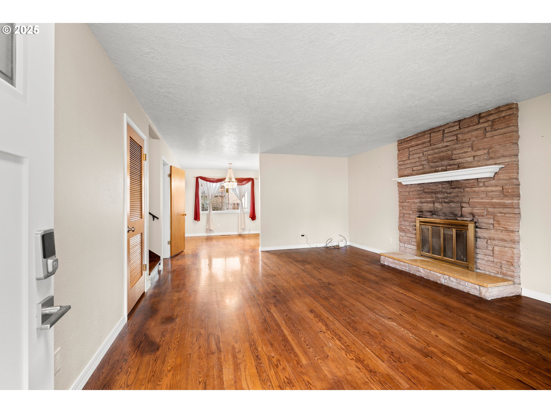 17705 Northeast Multnomah Drive Portland, OR 97230 - Photo 3 of 43 Family Room