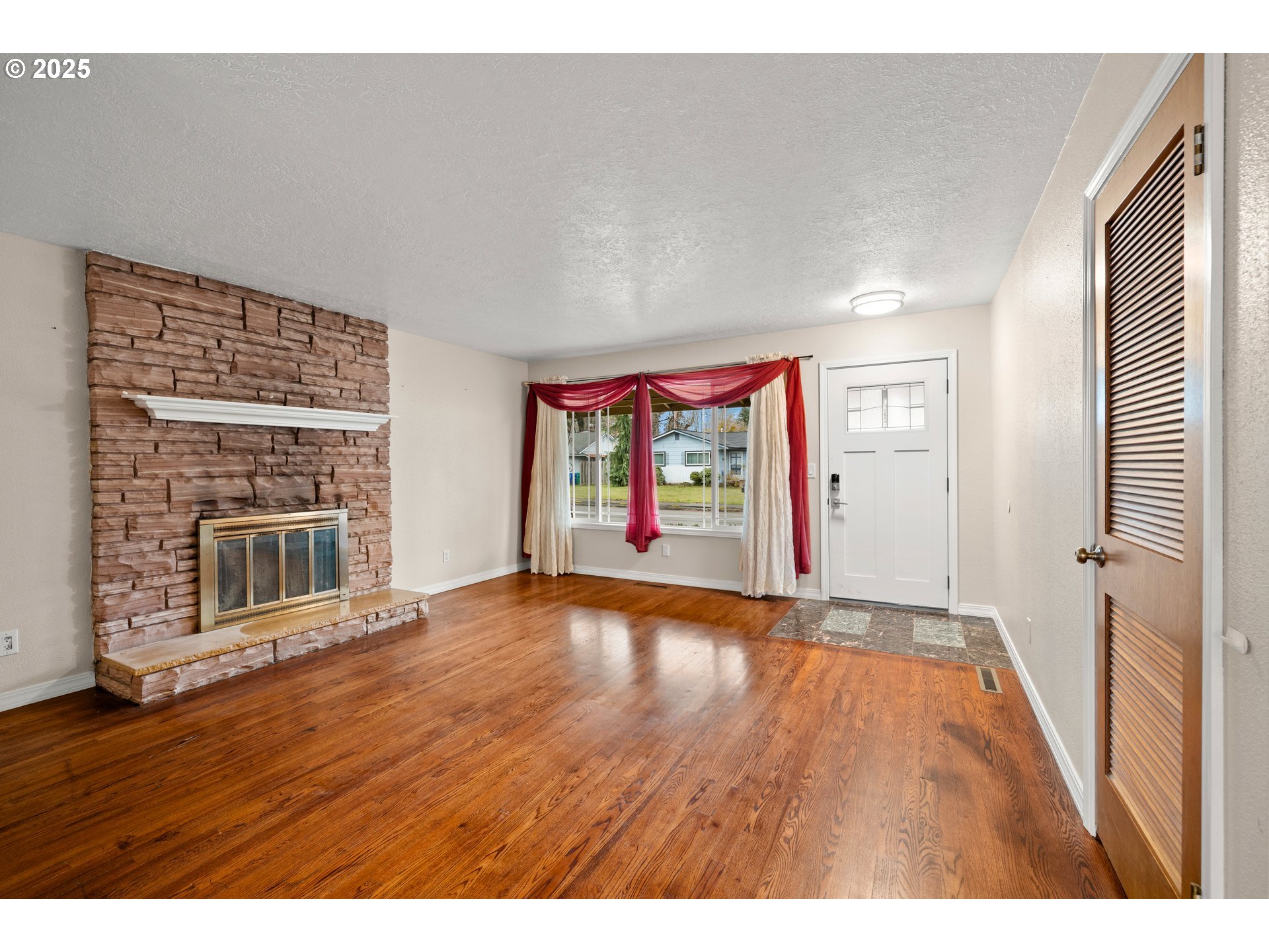 17705 Northeast Multnomah Drive Portland, OR 97230 - Photo 5 of 43 Family Room