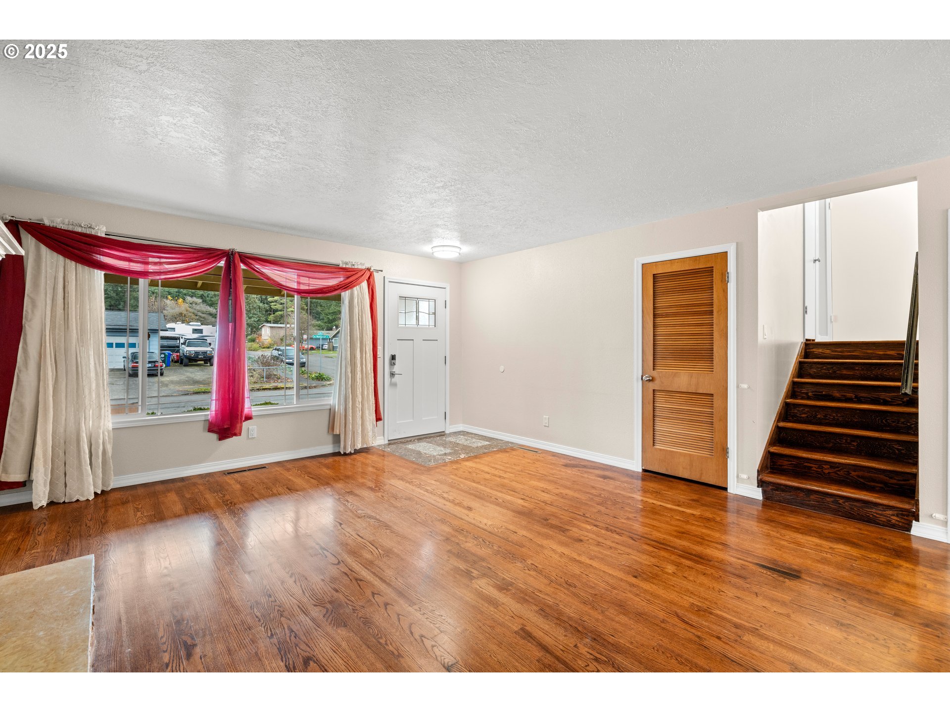 17705 Northeast Multnomah Drive Portland, OR 97230 - Photo 6 of 43 Family Room