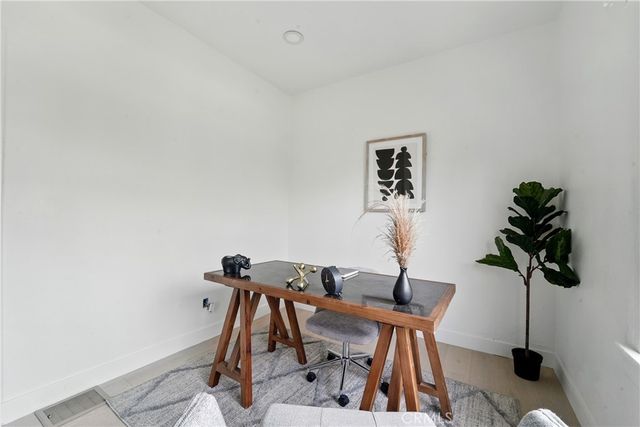 a view of entryway with furniture