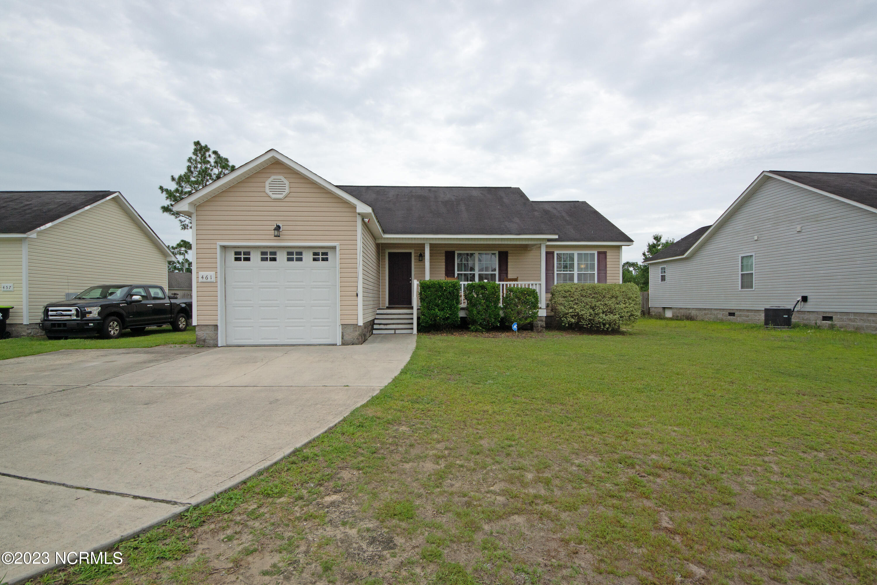 461 Sand Ridge Road Hubert, NC 28539 - Photo 1 of 33 Front View
