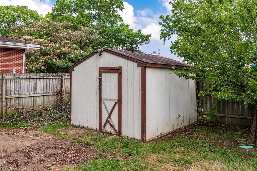 401 South Alex Road West Carrollton, OH 45449 - Photo 8 of 42