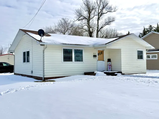 $97,500 | 804 South Victor Street, Christopher, IL 62822