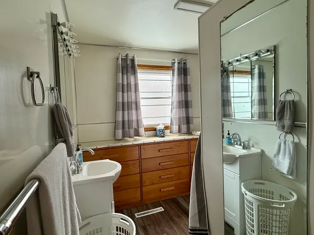 $97,500 | 804 South Victor Street, Christopher, IL 62822