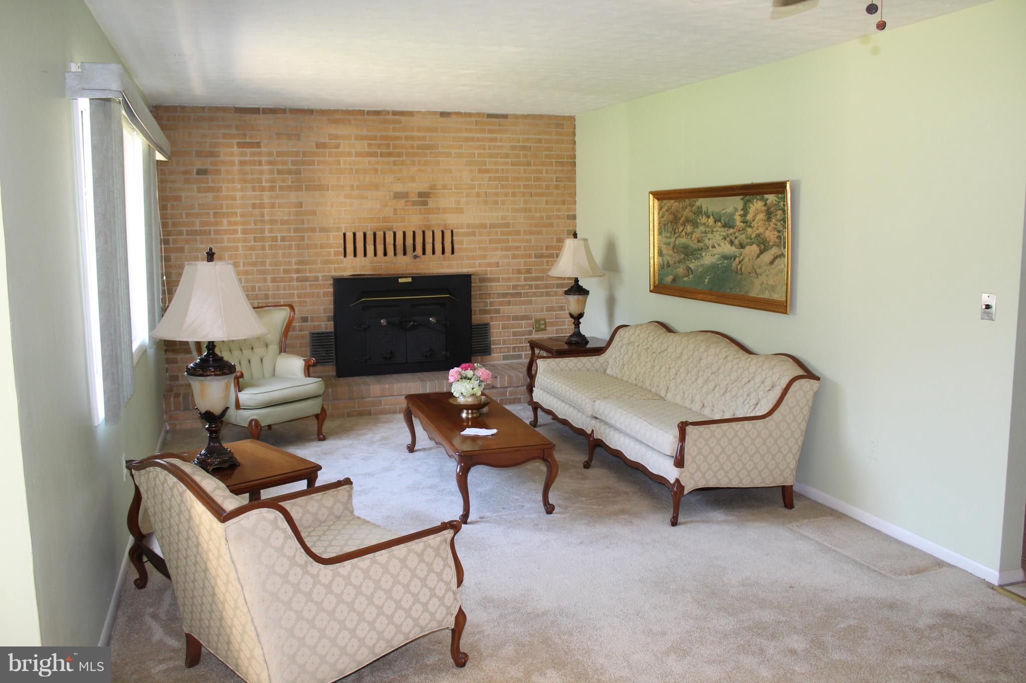 783 Queenstown Road Severn, MD 21144 - Photo 5 of 29 Living Room