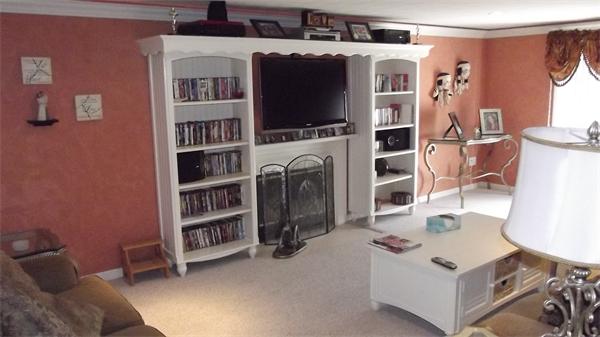 7 Thresher Road, Unit 7 Nashua, NH 03063 - Photo 3 of 10 Gallery Image 3