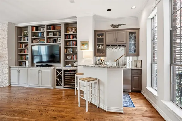 $875,000 | 4051 Throckmorton Street, Dallas, TX 75219