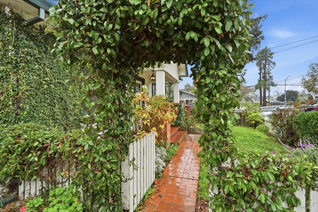 $520,000 | 112 Carrillo Street, Santa Rosa, CA 95401