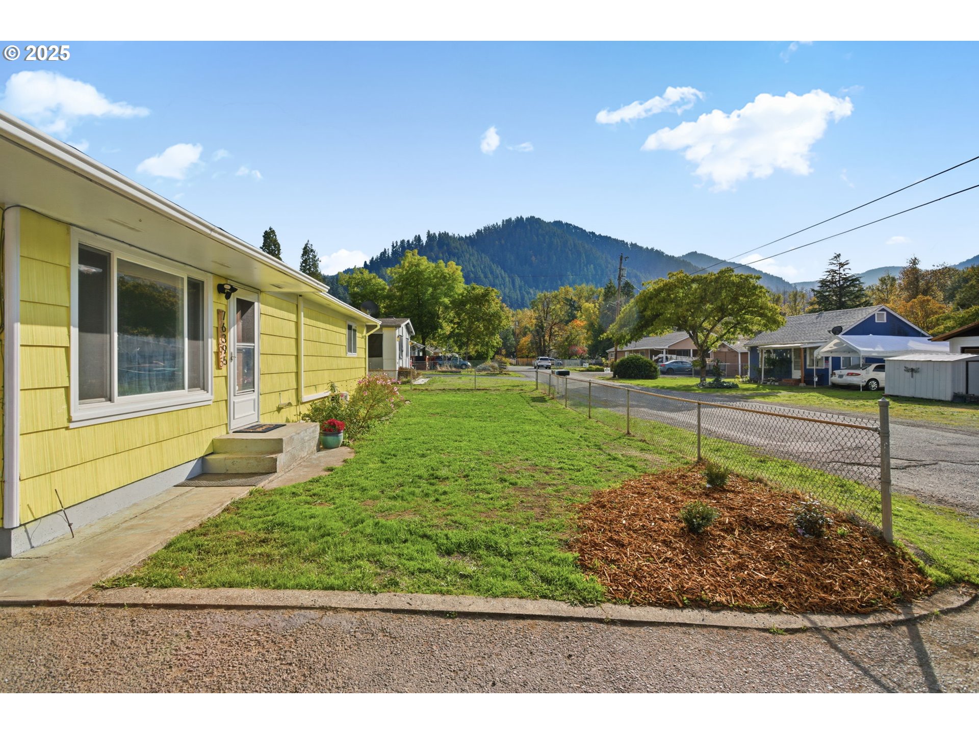76395 River Road Oakridge, OR 97463 - Photo 3 of 38