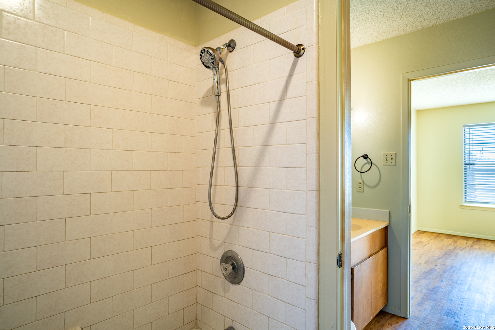112 Blue Ridge Comfort, TX 78013 - Photo 7 of 11 a bathroom with a shower