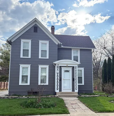 $1,900 | 14 South Jackson Street, Unit 1, Batavia, IL 60510