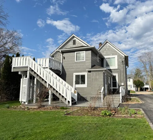 $1,900 | 14 South Jackson Street, Unit 1, Batavia, IL 60510