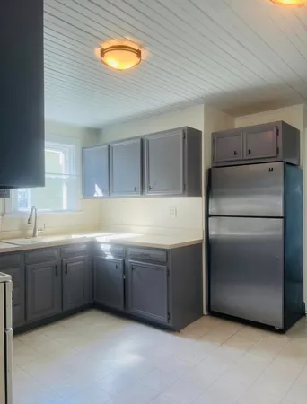 $1,900 | 14 South Jackson Street, Unit 1, Batavia, IL 60510