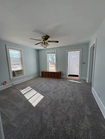 $1,900 | 14 South Jackson Street, Unit 1, Batavia, IL 60510
