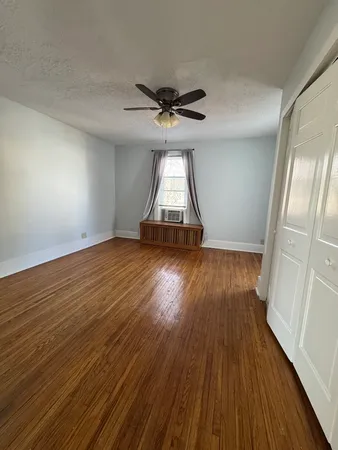 $1,900 | 14 South Jackson Street, Unit 1, Batavia, IL 60510