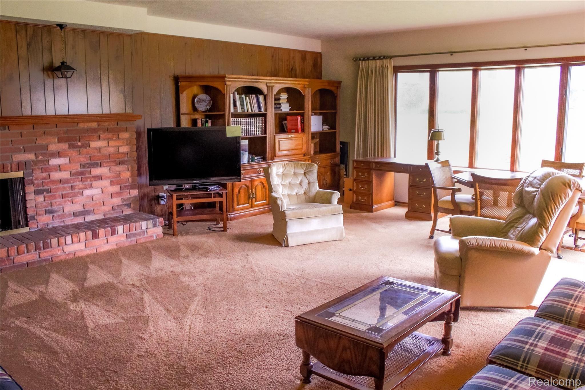 2074 Chalet Drive Rochester, MI 48309 - Photo 5 of 17 IMG_5228-HDR.jpg