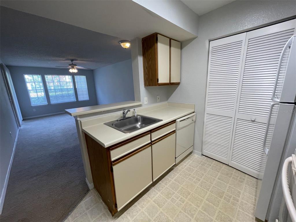 1063 South Hiawassee Road, Unit 1624 Orlando, FL 32835 - Photo 7 of 18 a utility room with cabinets washer and dryer