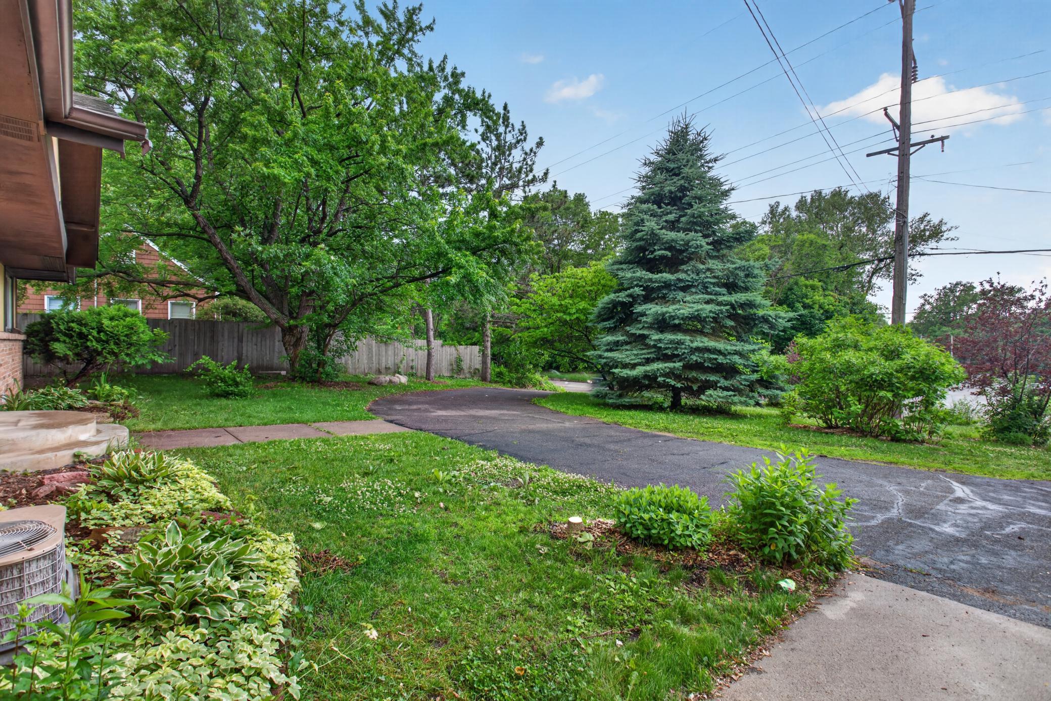 3921 Williston Road Minnetonka, MN 55345 - Photo 2 of 30
