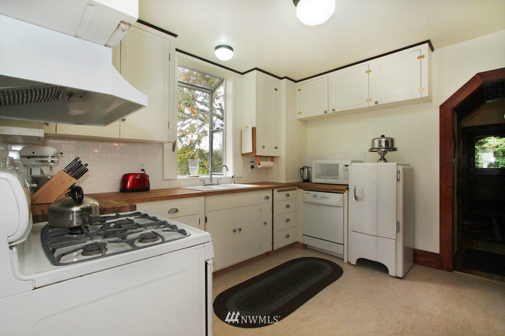 10115 Southwest Bank Road Vashon, WA 98070 - Photo 11 of 23 Gallery Image 11