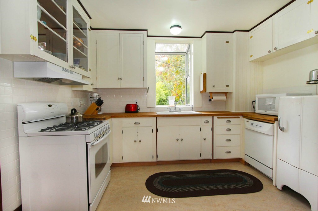 10115 Southwest Bank Road Vashon, WA 98070 - Photo 12 of 23 Gallery Image 12