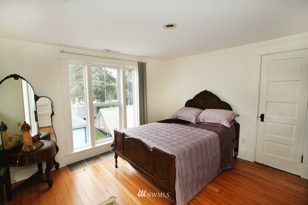 10115 Southwest Bank Road Vashon, WA 98070 - Photo 15 of 23 Gallery Image 15