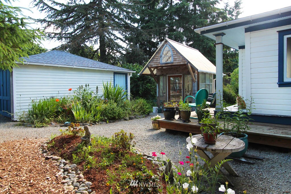 10115 Southwest Bank Road Vashon, WA 98070 - Photo 4 of 23 Gallery Image 4