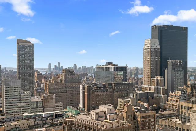 $775,000 | 100 West 39th Street, Unit 43J | Fashion District