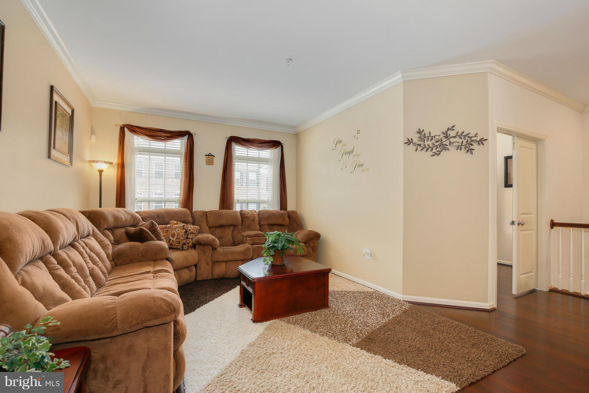 1505 Rabbit Hollow Place Silver Spring, MD 20906 - Photo 9 of 30 Living Room