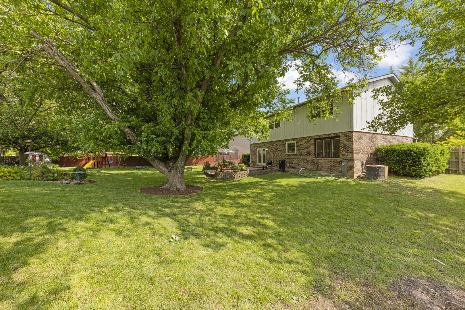389 Pearson Circle Naperville, IL 60563 - Photo 33 of 41 a front view of a house with garden