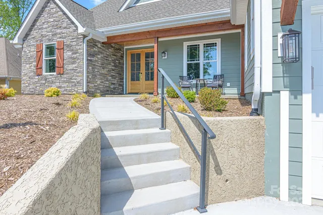 $1,185,000 | 131 Dawn Mist, Hendersonville, NC 28791