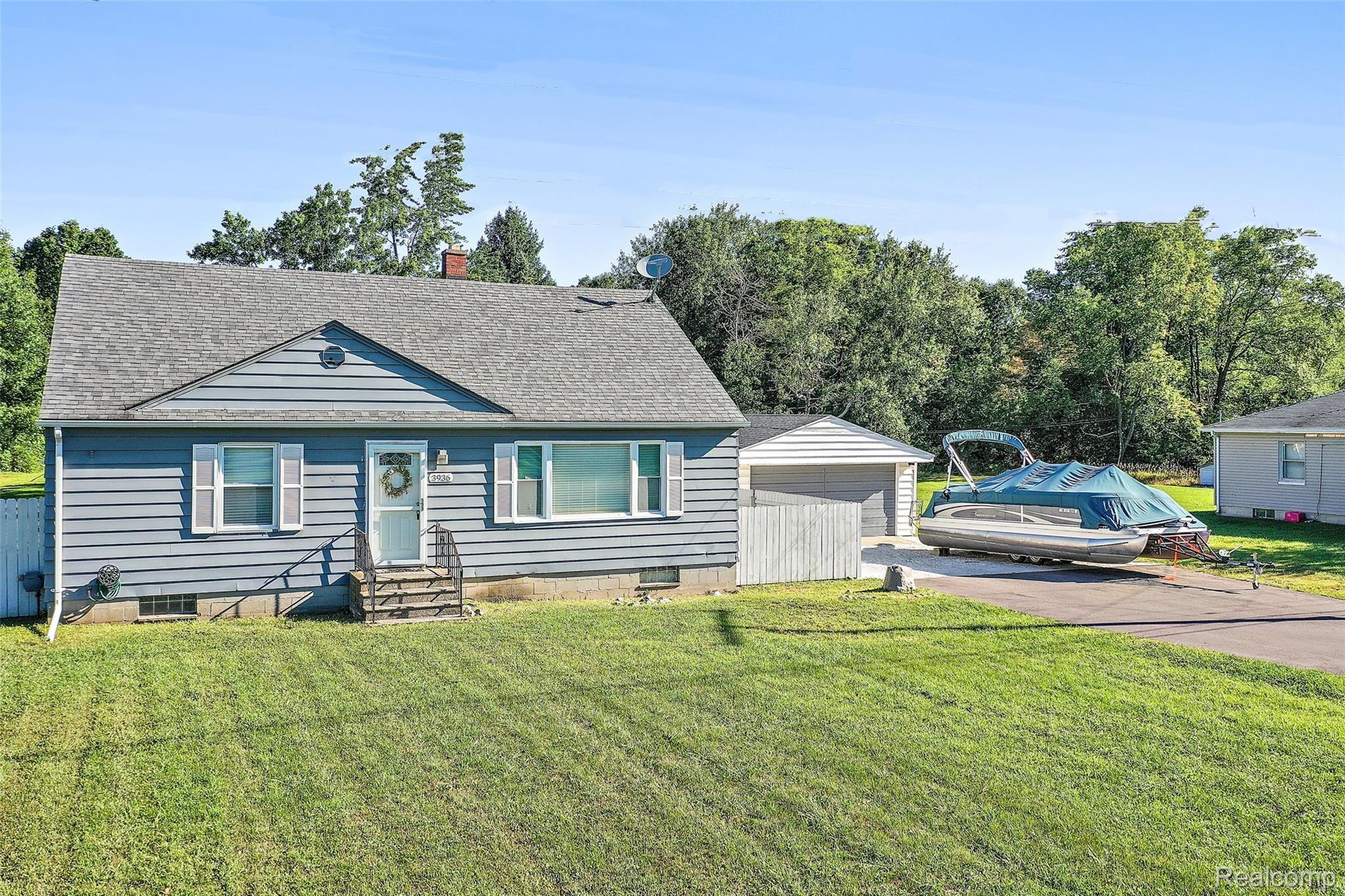 3936 Maybee Road Lake Orion, MI 48359 - Photo 5 of 32 3936 Maybee Rd-3.jpg