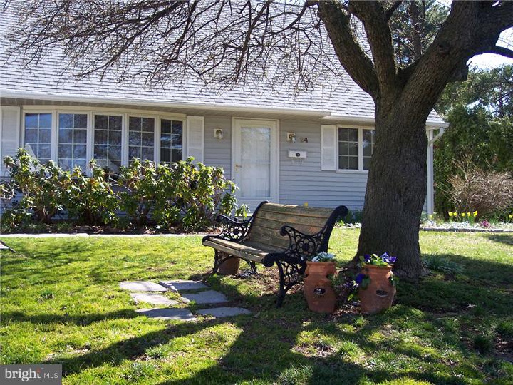 24 Pine Needle Road Levittown, PA 19056 - Photo 1 of 19 Front Yard