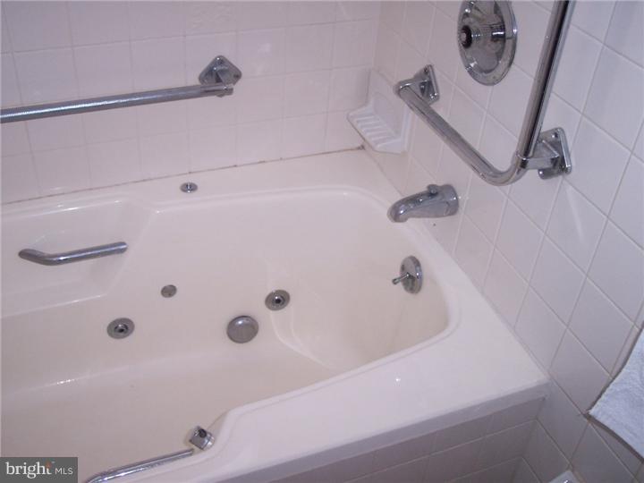 24 Pine Needle Road Levittown, PA 19056 - Photo 15 of 19 Gallery Image 15