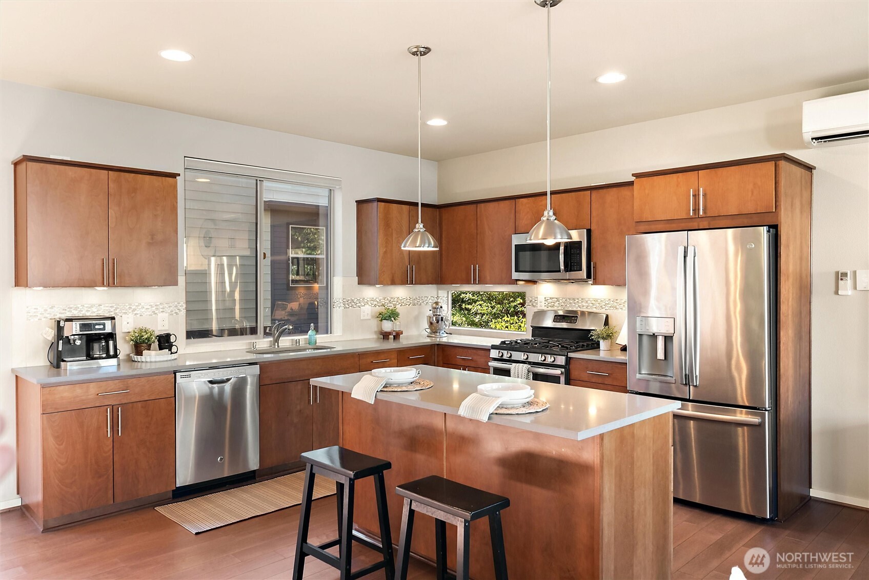 347 Chelan Avenue Northeast Renton, WA 98059 - Photo 4 of 34