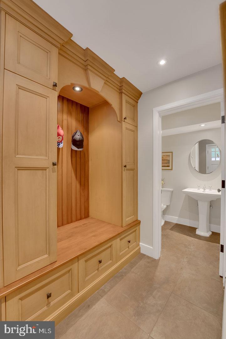 3 Dey Farm Road Princeton Junction, NJ 08550 - Photo 28 of 72 Mud room