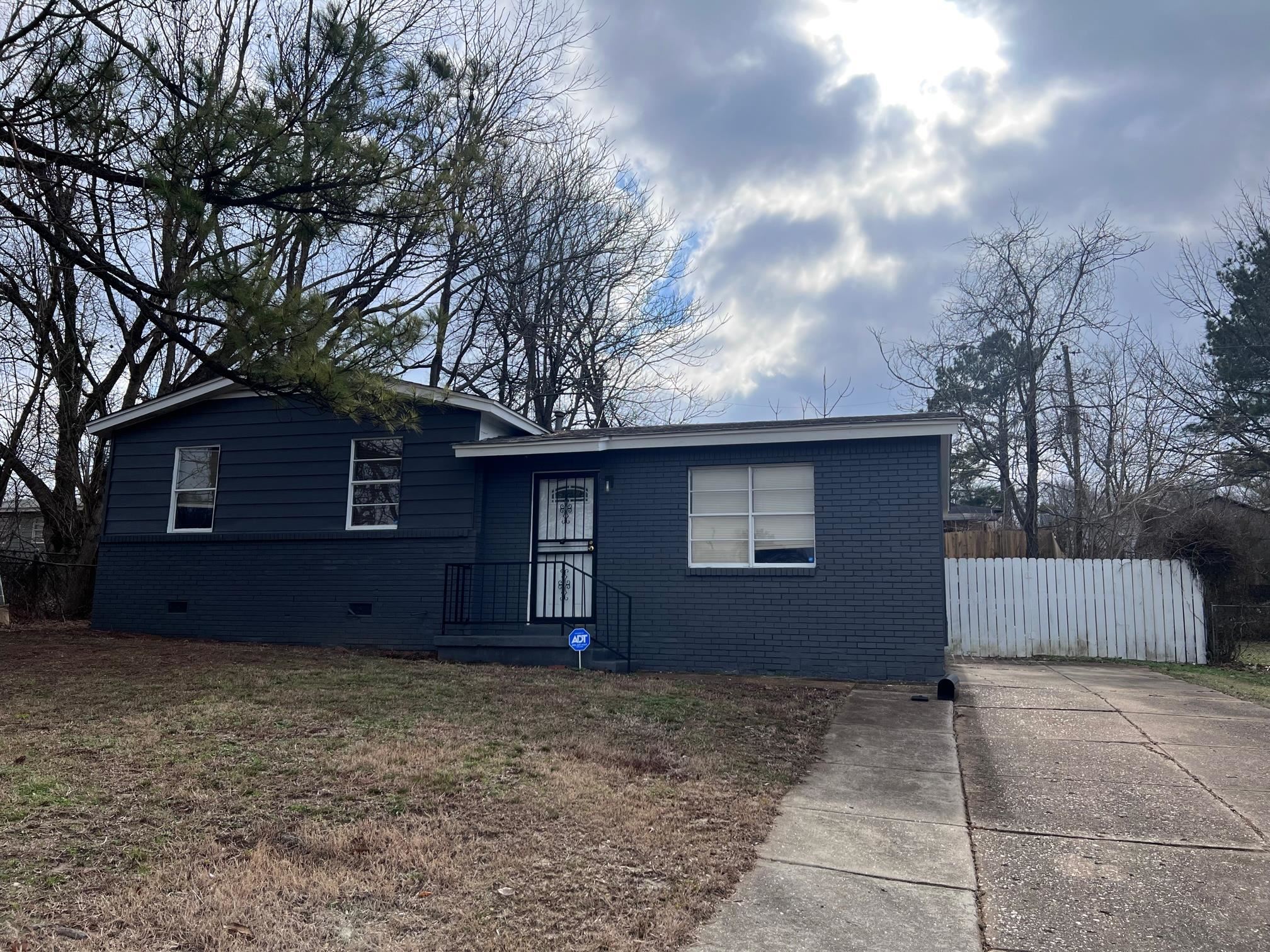 795 West Raines Road Memphis, TN 38109 - Photo 2 of 22 Gallery Image 2