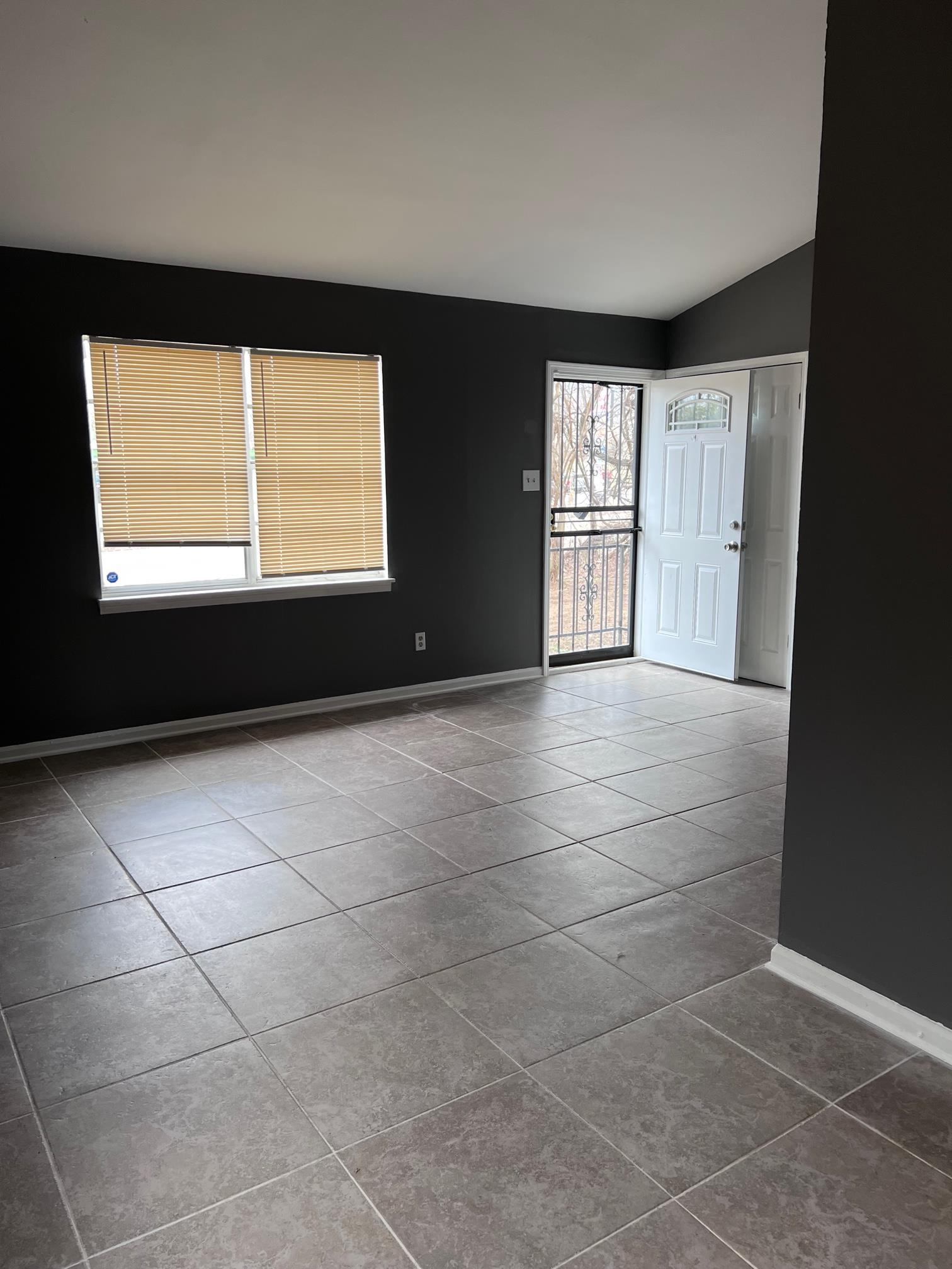 795 West Raines Road Memphis, TN 38109 - Photo 3 of 22 Gallery Image 3