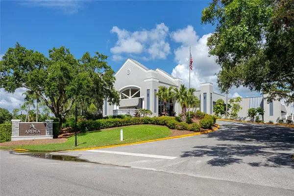$899,999 | 1471 Briargrove Way, Oldsmar, FL 34677