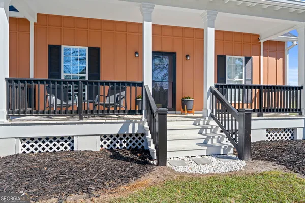 a view of entryway with a front door