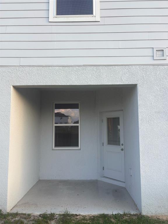 872 Poppy Lane Dundee, FL 33838 - Photo 3 of 13 a room with a window