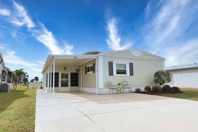 $190,000 | 1043 Royal Palm Drive, Barefoot Bay, FL 32976