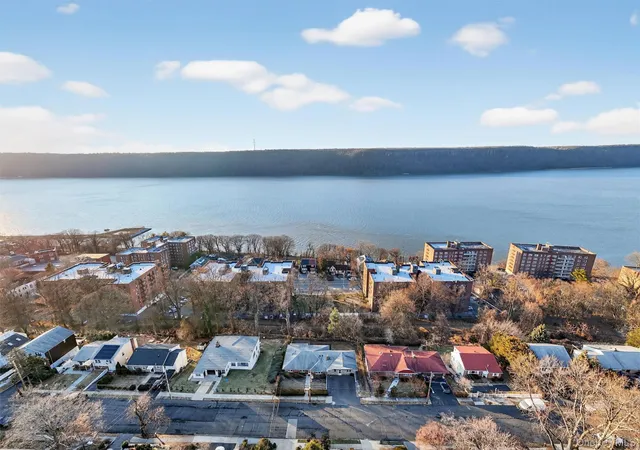 $775,000 | 43 Arthur Place, Yonkers, NY 10701