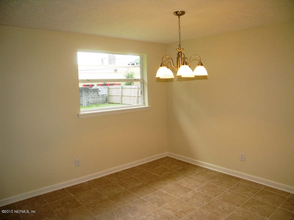 4467 Vinton Road Jacksonville, FL 32207 - Photo 6 of 15 a room that has a window in it