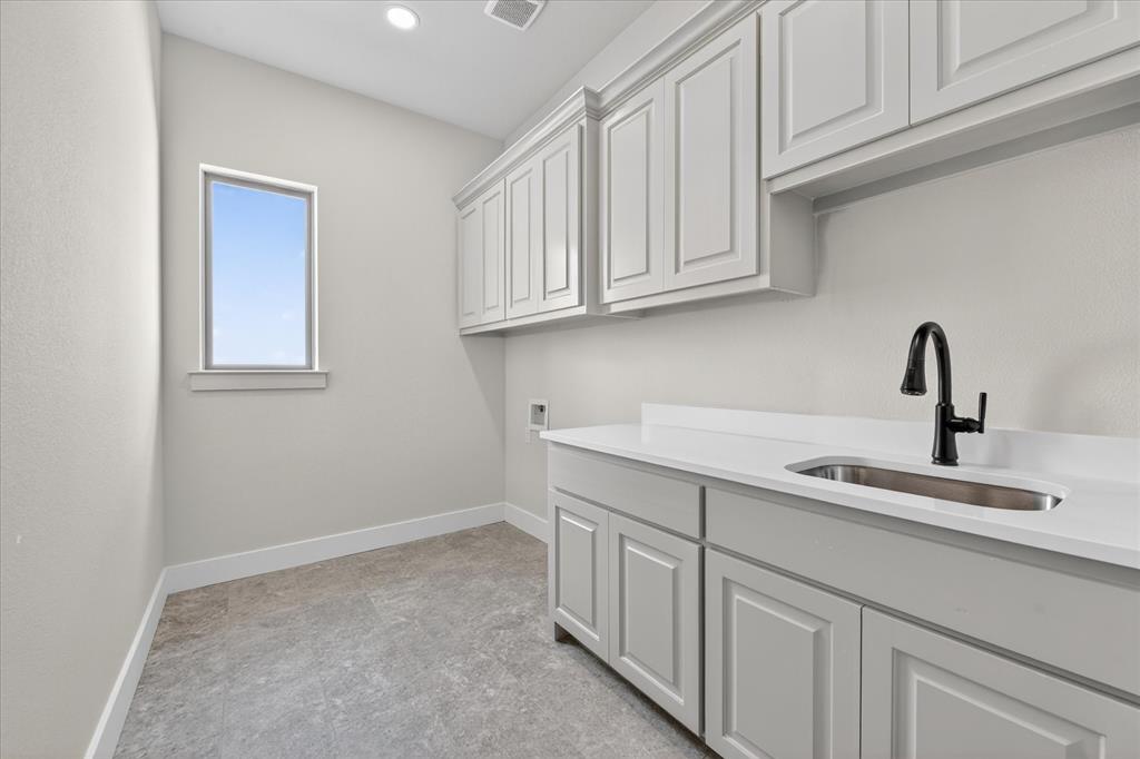 517 Longhorn Lane Springtown, TX 76082 - Photo 32 of 39 Laundry room with cabinet space, hookup for a washing machine, and recessed lighting