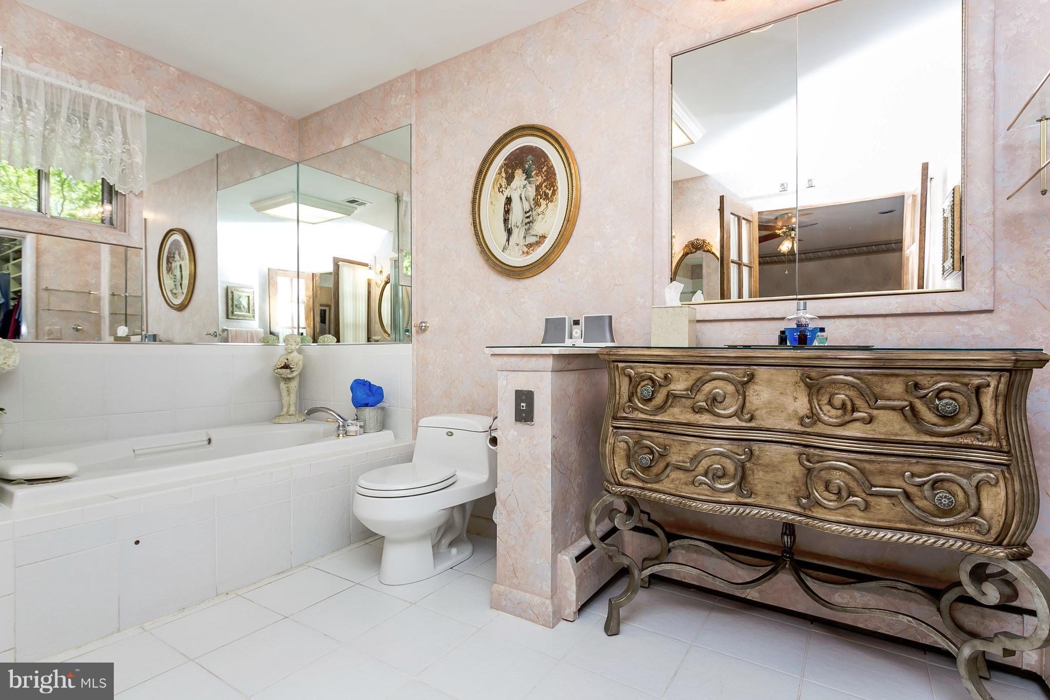 8209 Anita Road Baltimore, MD 21208 - Photo 22 of 29 Bath (Master)