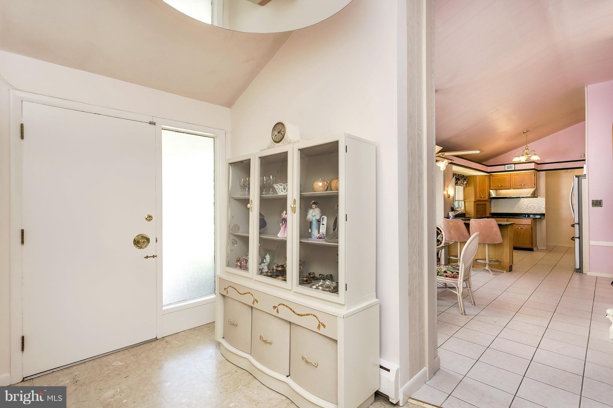 8209 Anita Road Baltimore, MD 21208 - Photo 4 of 29 Interior (General)