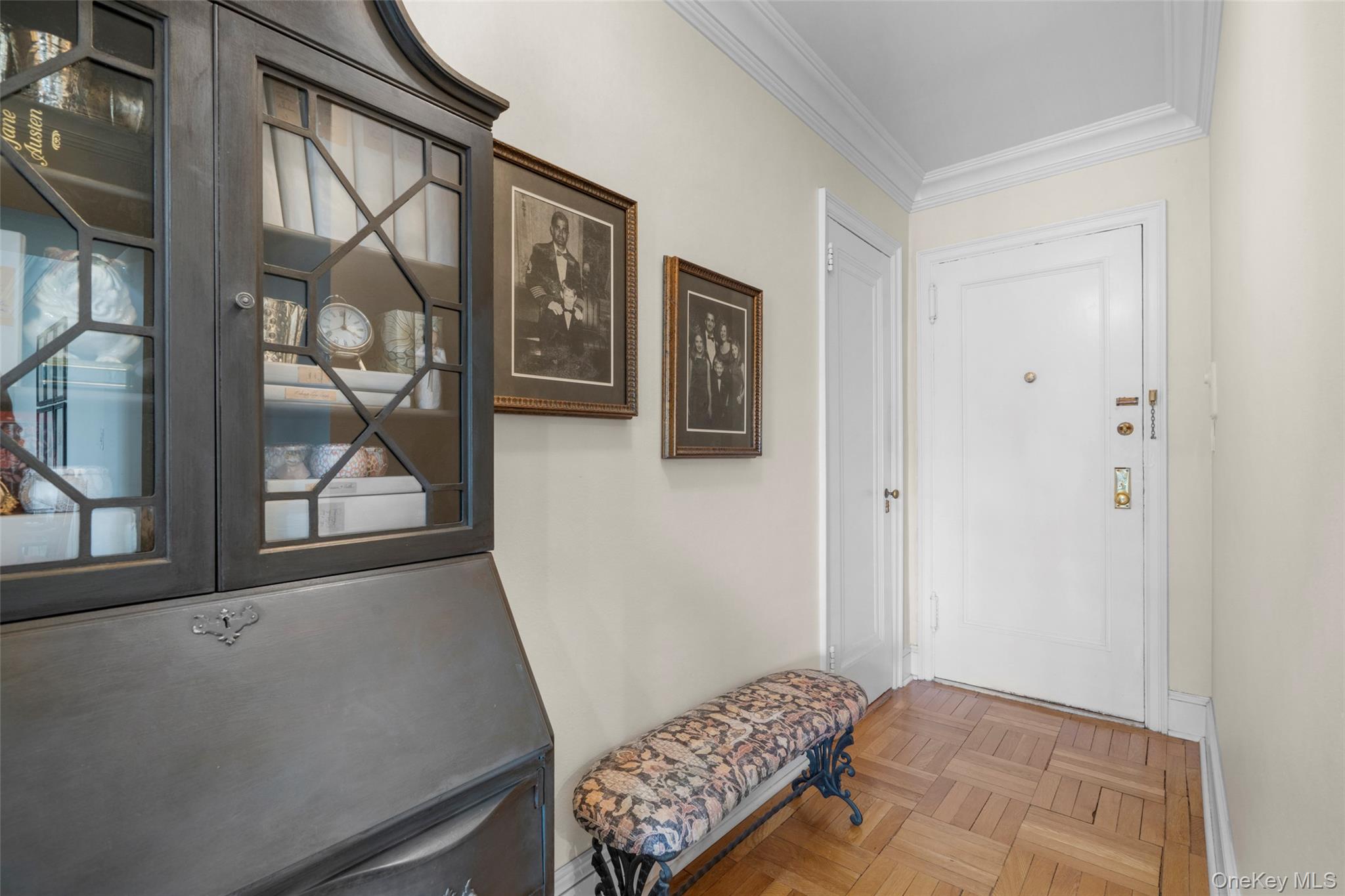 910 Stuart Avenue, Unit 4L Mamaroneck, NY 10543 - Photo 4 of 32 a living room with a couch and a window